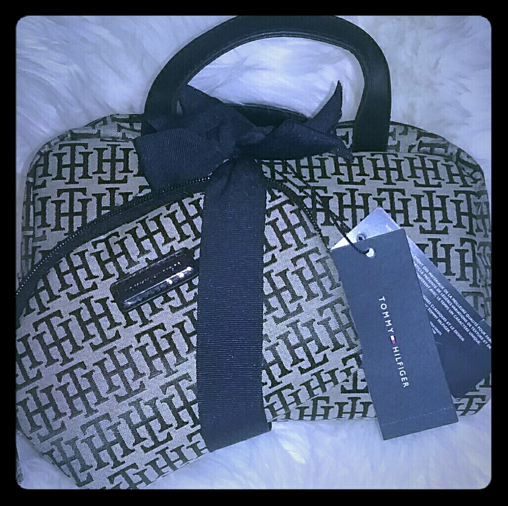 Tommy Hilfiger Cosmetic Hand bag Set